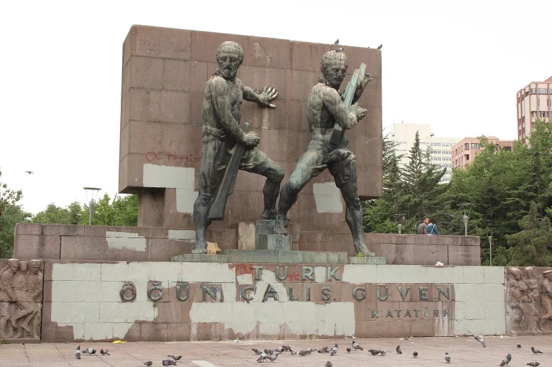 Güvenpark v Kızılay – památník bezpečnosti a srdce Ankary